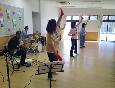 卒園生の井上バンドのライブがありました。